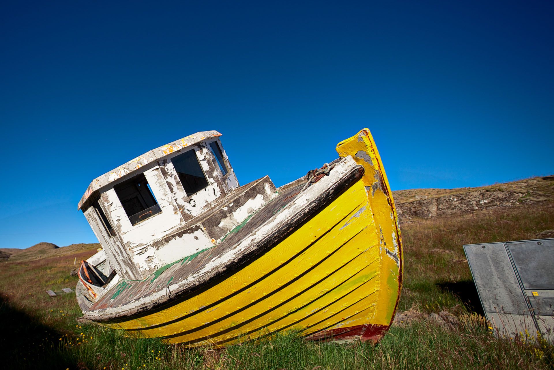 Barca gialla Chiesetta negli Westfjords - Islanda