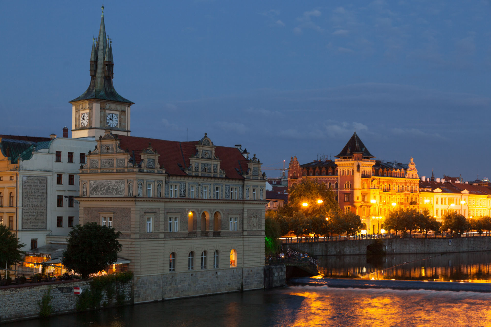 Vista dal Ponte Carlo Praga