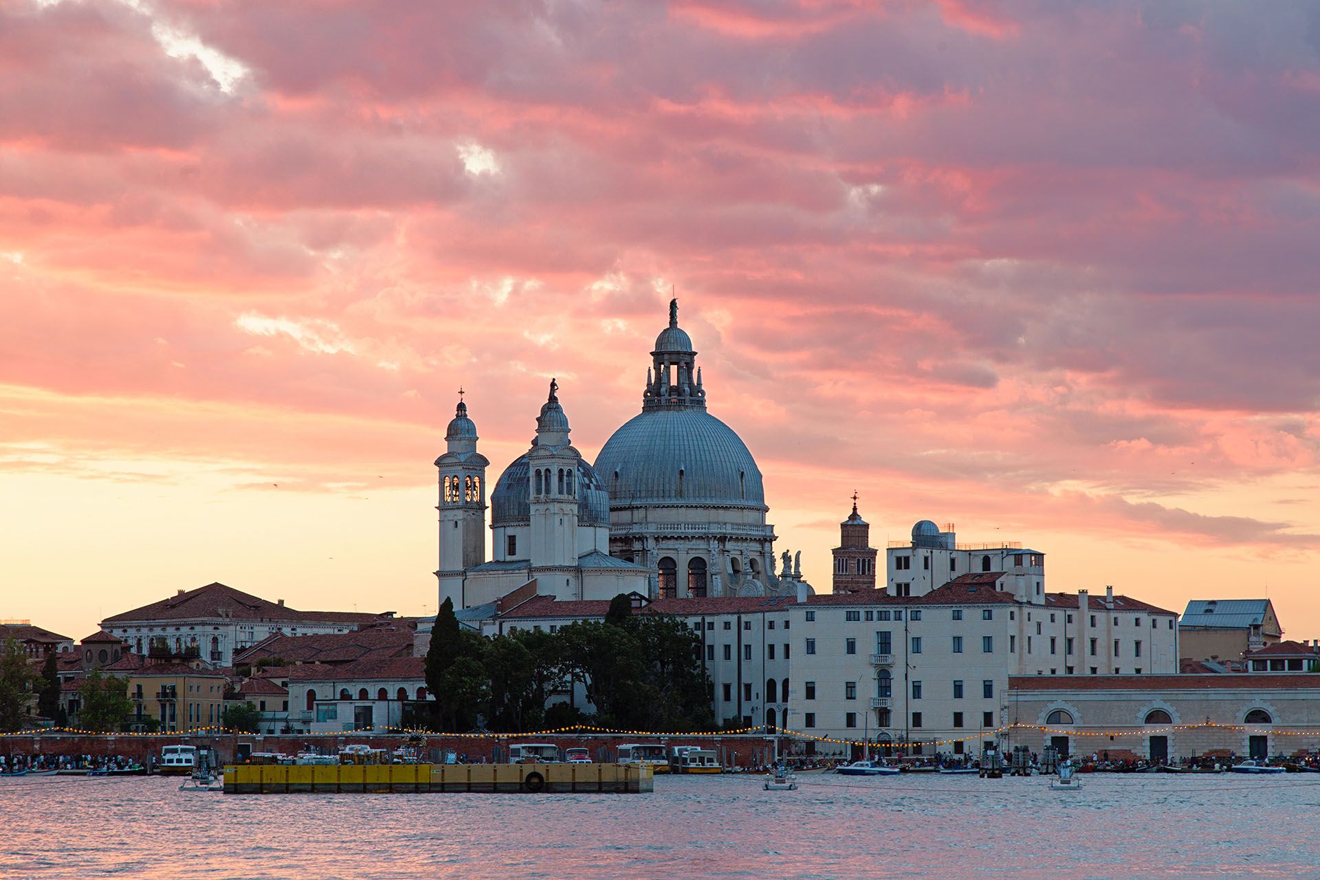 Venezia Chiesa della Madonna della Salute al tramonto Chiesa della Madonna della Salute -Venezia