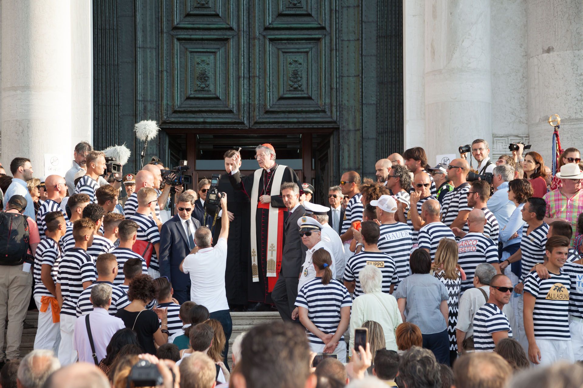 Patriarca di Venezia benedice festa del Redentore
