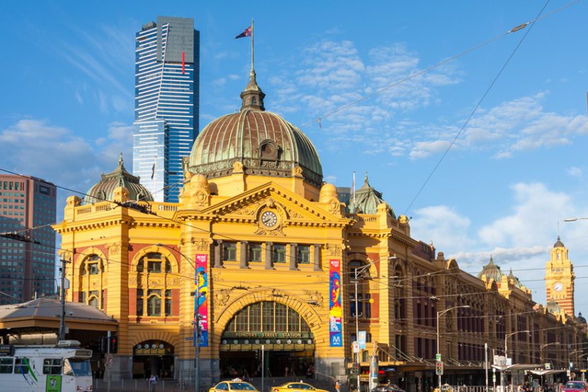 Melbourne - Flinders Station con Eureka Tower sullo sfondo