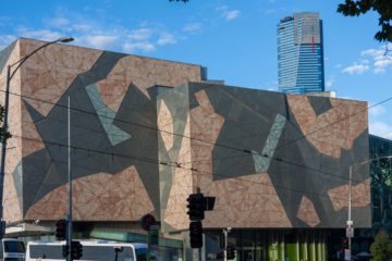 Melbourne - Ian Potter Center con Eureka Tower sullo sfondo