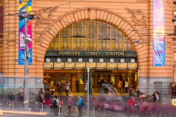 Melbourne: l'ingresso di Flinders Station durante l'ora blu