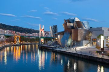 Guggenheim-Museum-at-the-blue-hour