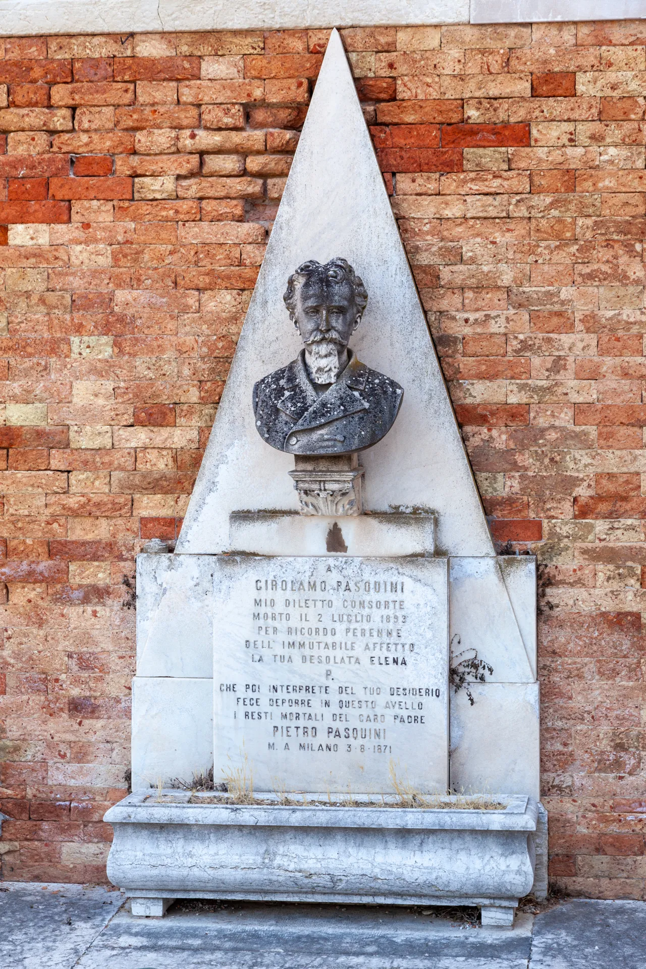 Busto commemorativo di Girolamo Pasquini al cimitero di San Michele a Venezia.
