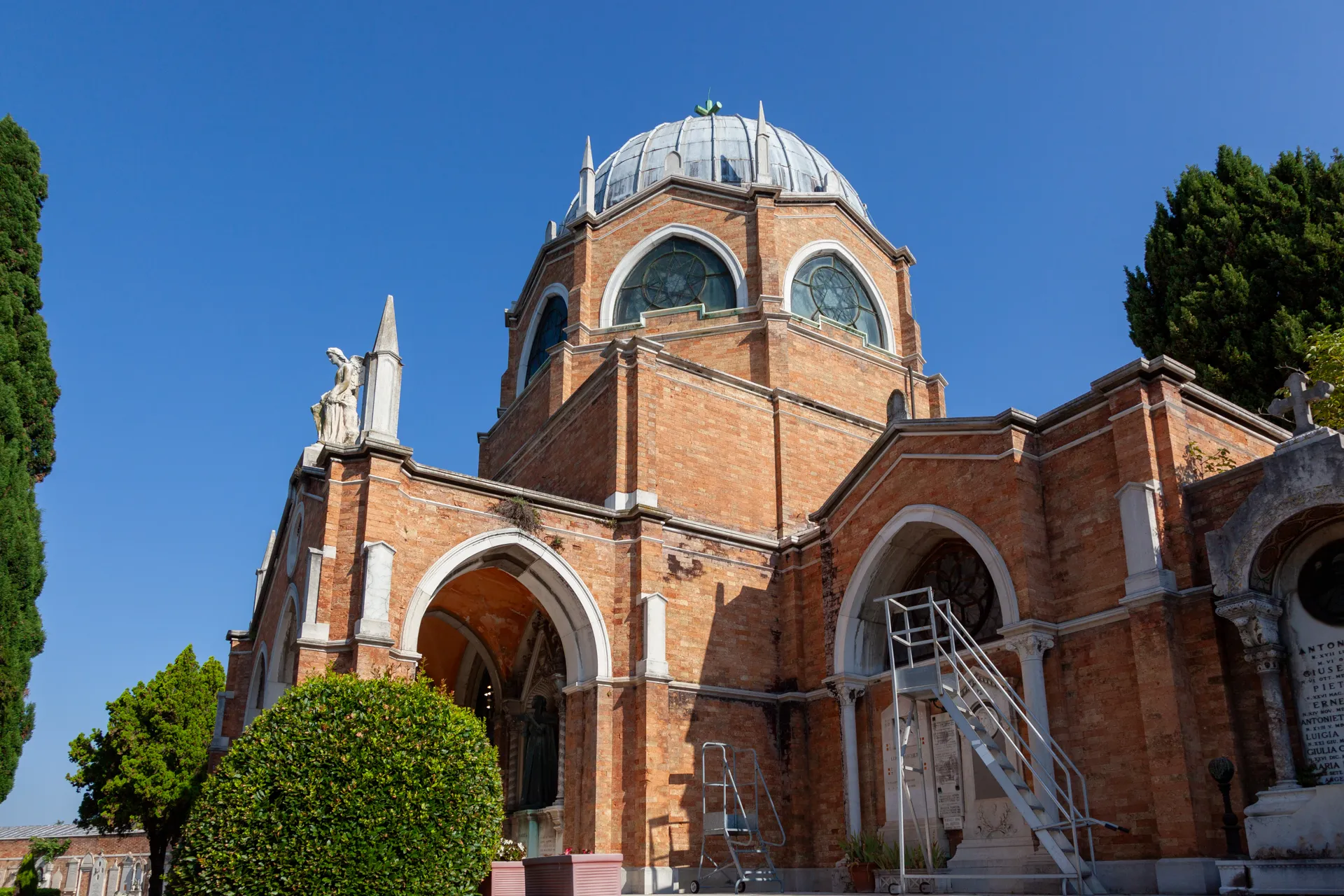 Veduta della chiesa centrale del Cimitero di Venezia nell'isola di San Michele
