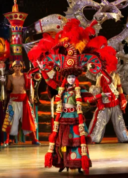 Esibizione coreografica di danza tradizionale cinese a Pechino, 2010