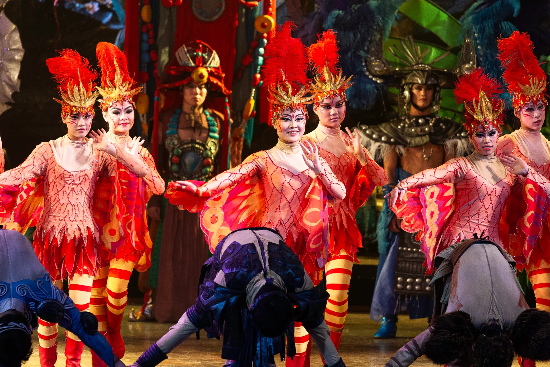 Danza tradizionale cinese con costumi elaborati a Pechino nel 2010