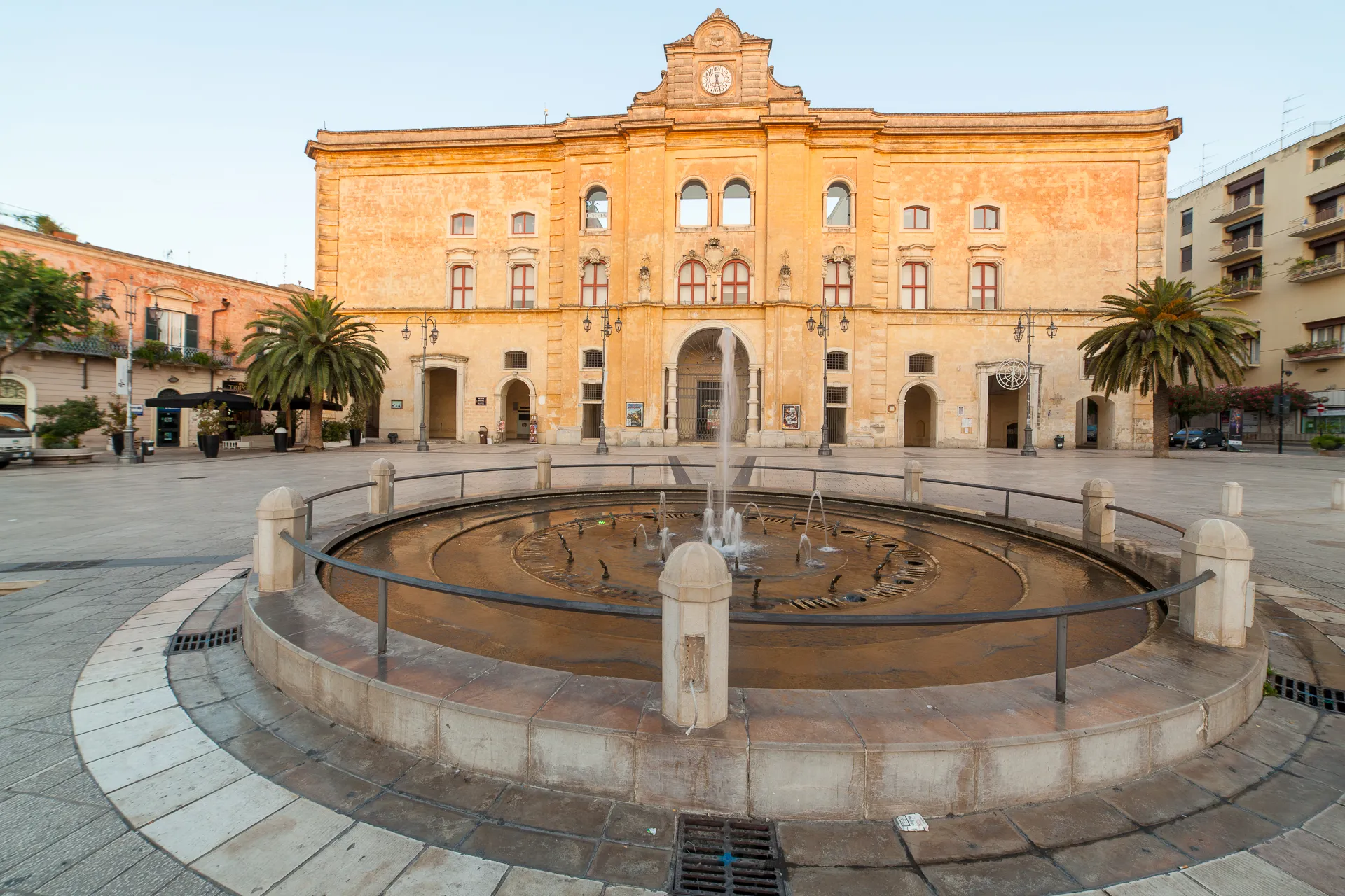 Fontana e Palazzo dell'Annunziata a Matera