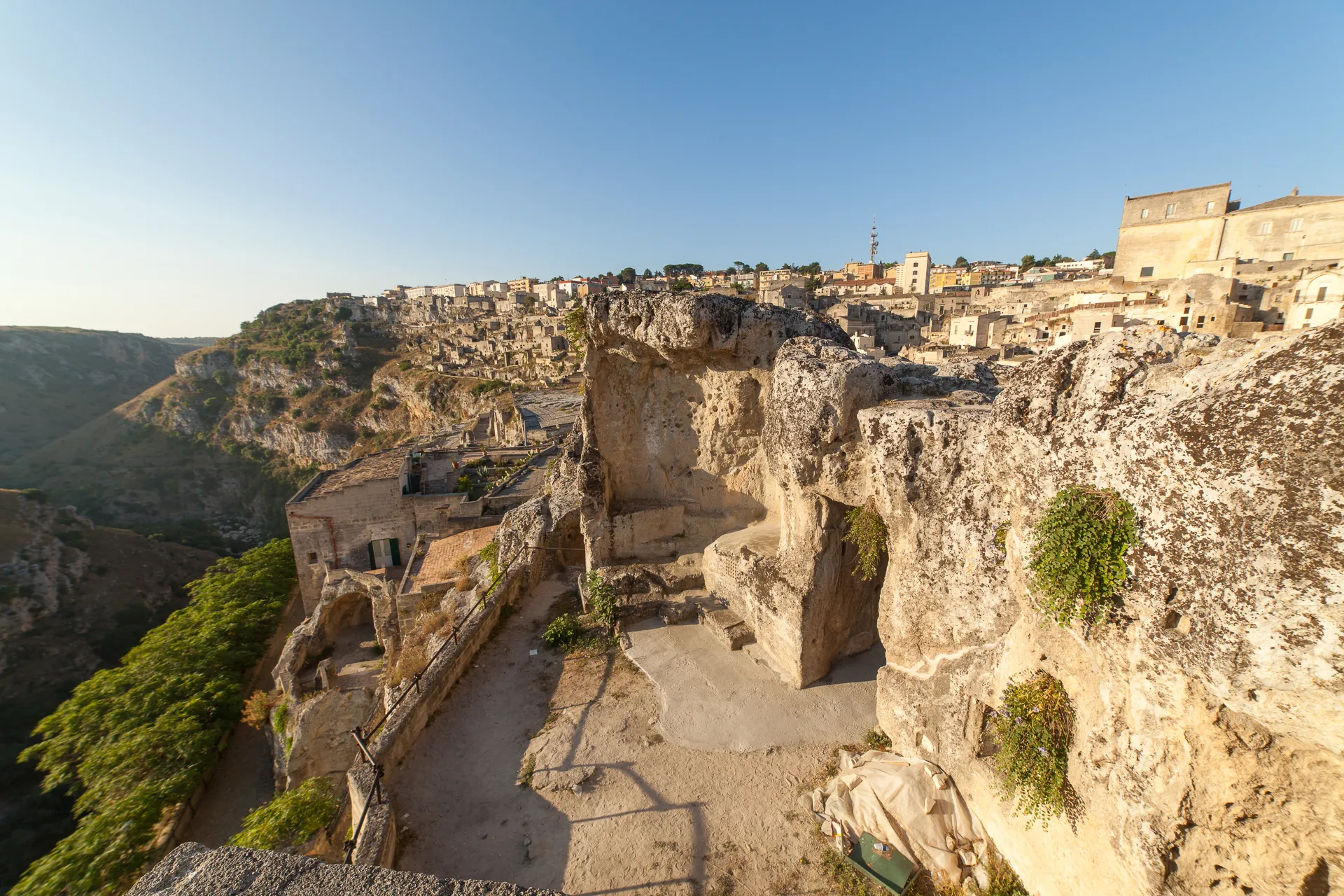 Particolare di un edificio scavato nella roccia nei Sassi di Matera.