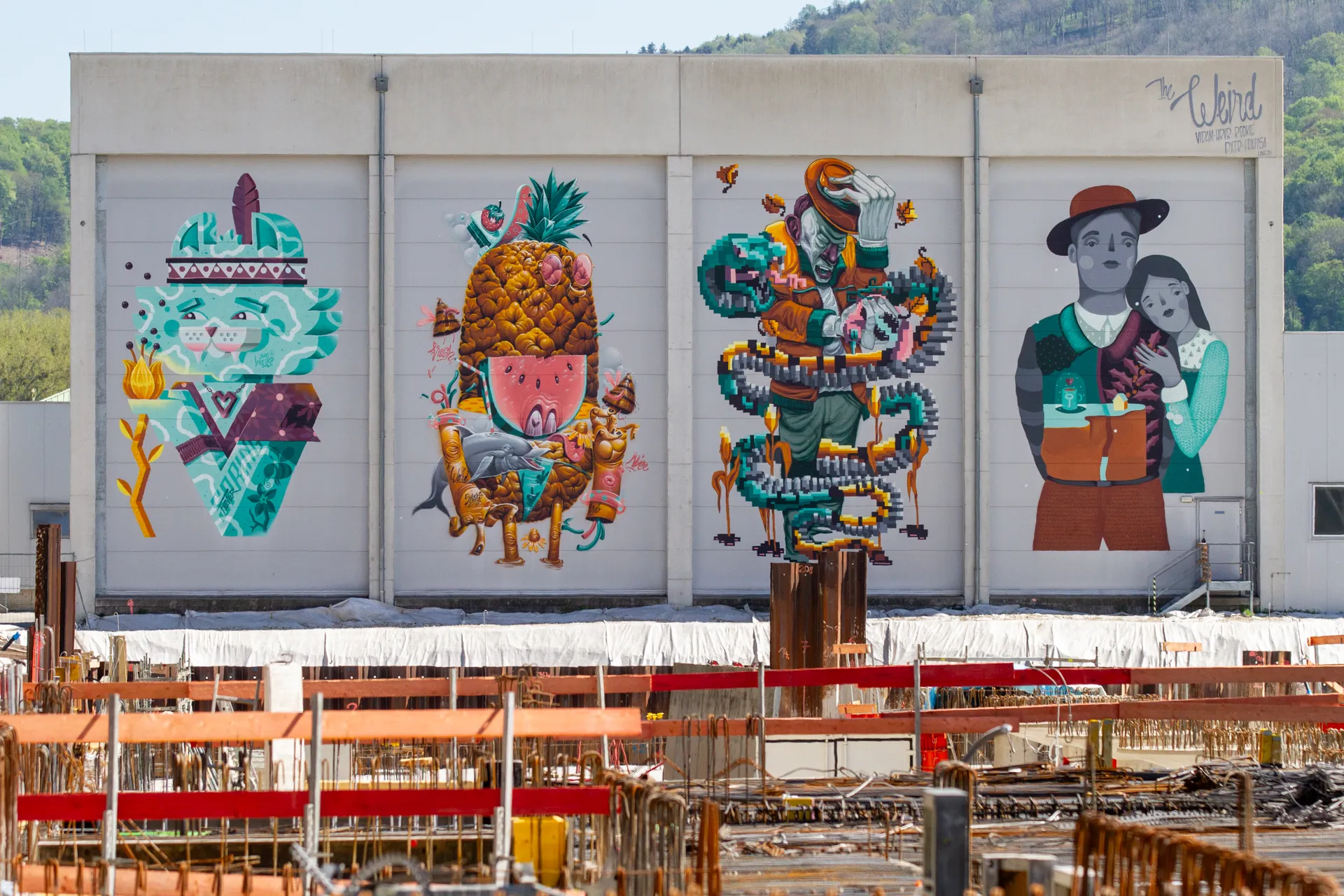 Murales con frutta stilizzata e personaggi fantastici a Linz.