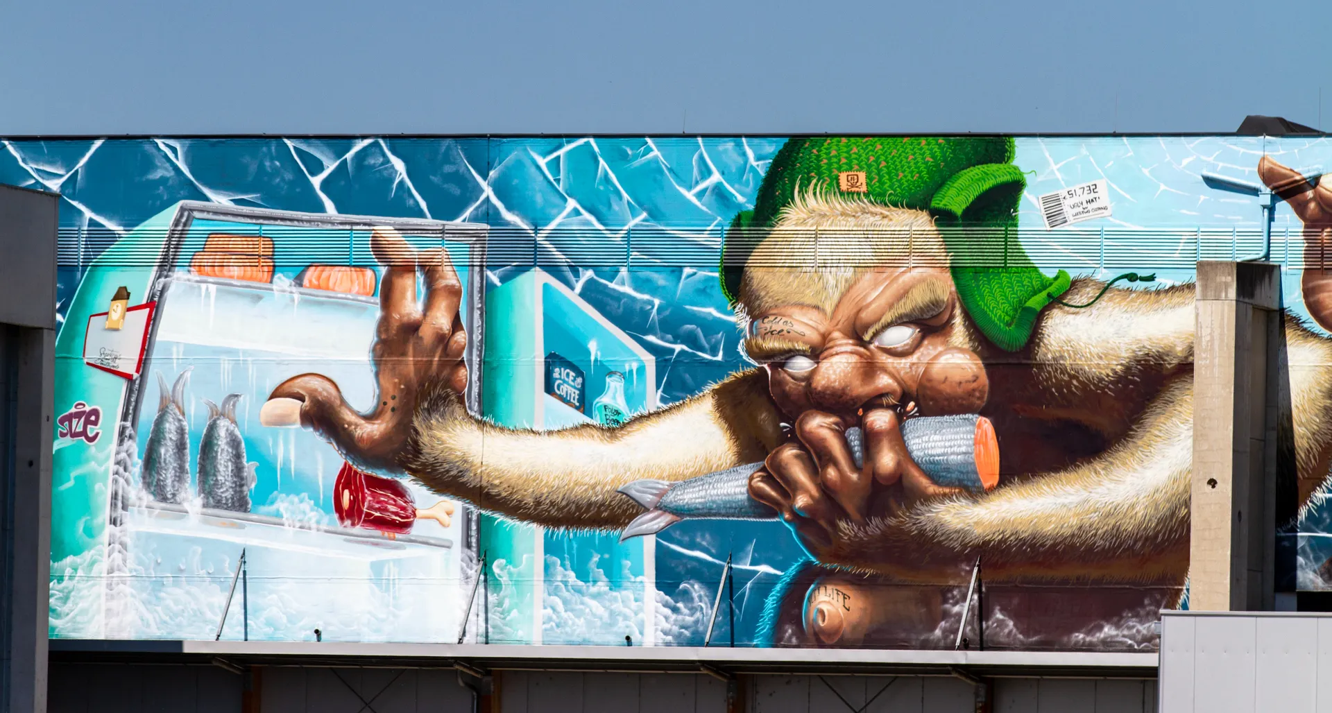 Murales geometrico colorato su un edificio industriale a Linz, Austria.