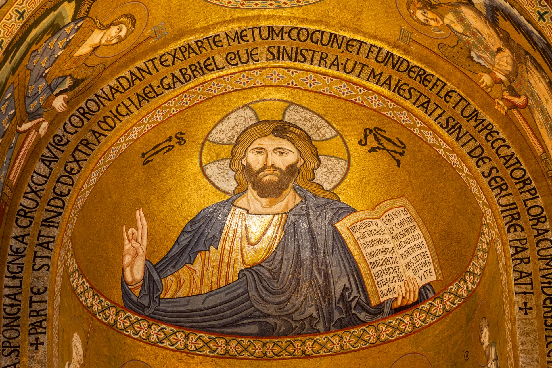 Mosaico di Cristo benedicente con libro aperto nella Cappella Palatina