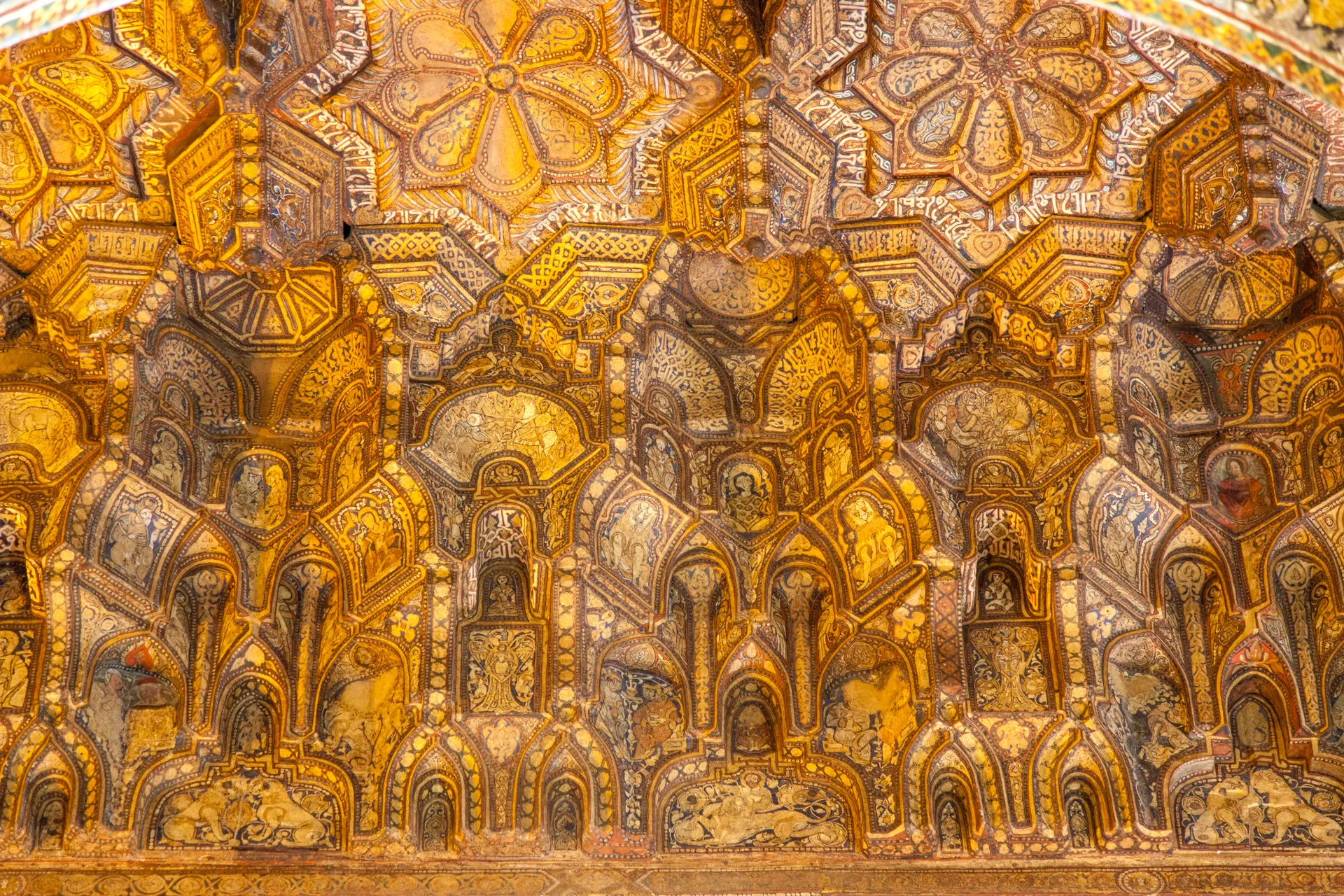 Soffitto ligneo a muqarnas con pitture nella Cappella Palatina di Palermo