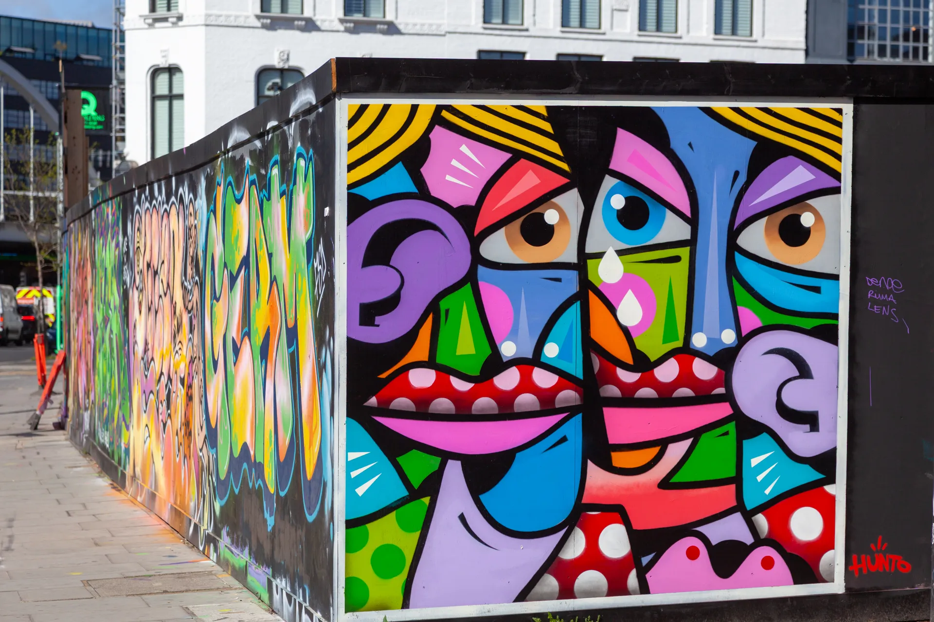 Colori e emozioni nel cubismo pop di Hunto. Holywell Lane, Shoreditch