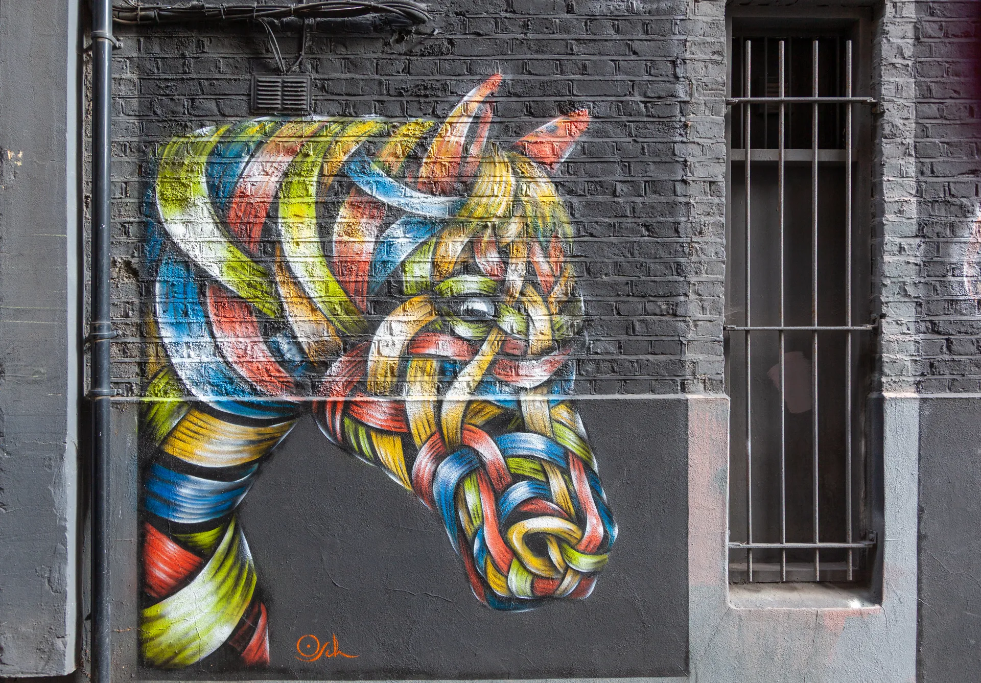 Il cavallo di Otto Schade, un intreccio di colori nel cuore di Shoreditch. Brick Lane (zona laterale, vicino Hanbury Street)