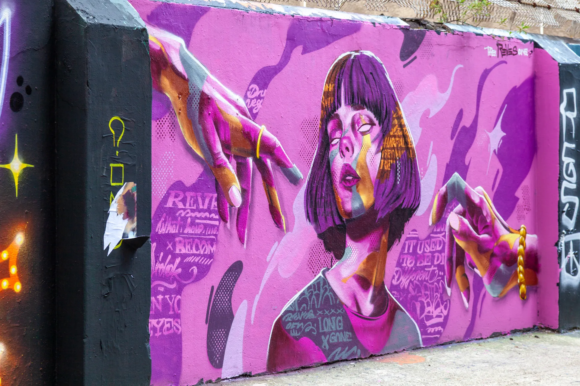 La figura ipnotica di The Real Dill si perde tra parole e gesti in un sogno colorato. The Nomadic Community Garden Wall, Shoreditch
