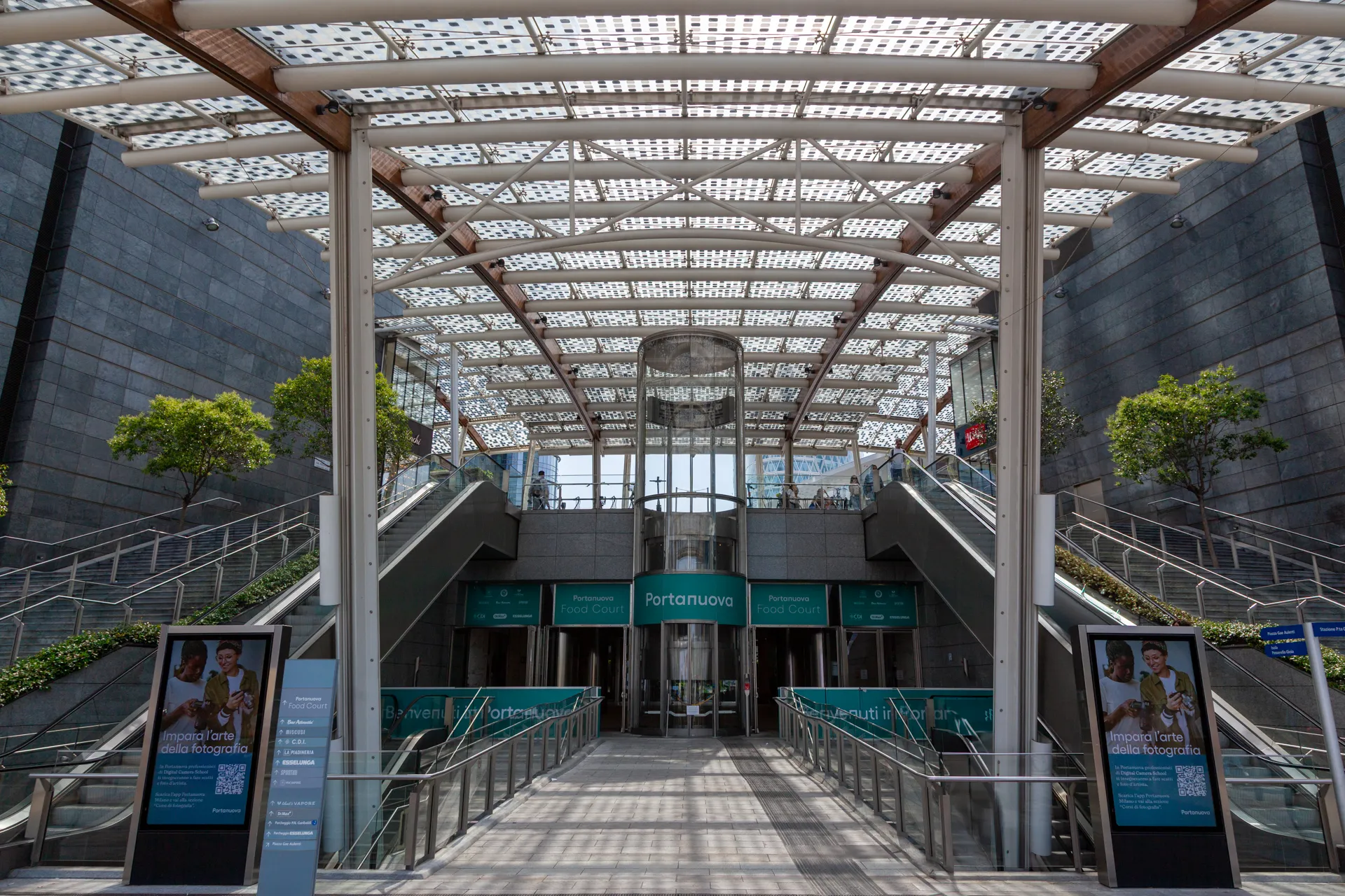 Tettoia fotovoltaica in vetro acciaio Porta Nuova